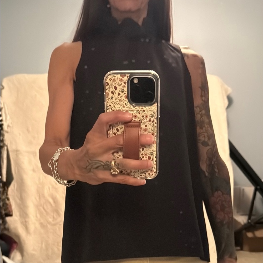 Chic Black Sleeveless Blouse